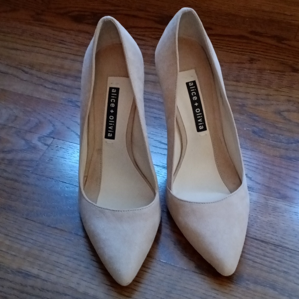 Alice and Olivia pumps
